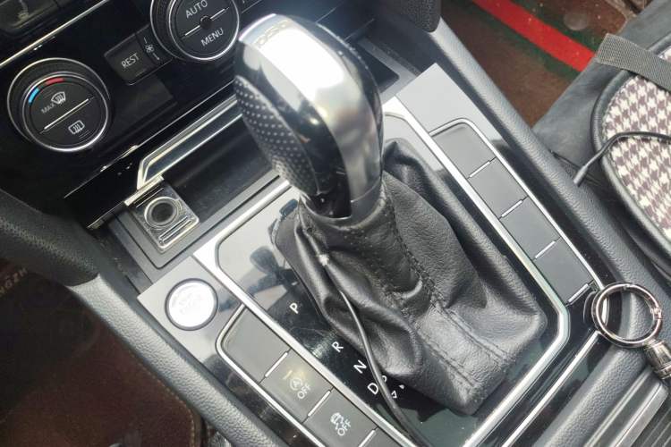 Used Volkswagen Magotan 2017 380TSI DSG Luxury Model Gear Lever