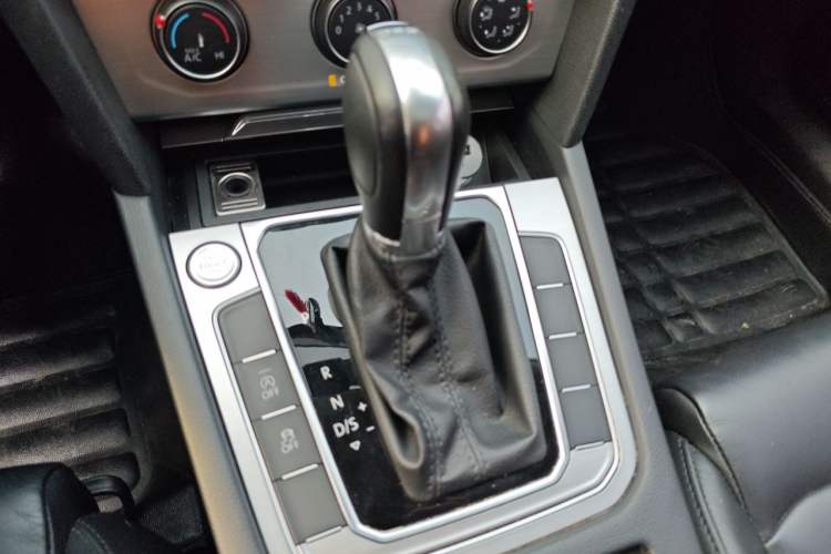 Used Volkswagen Magotan 2017 280TSI DSG Comfort Model Gear Lever