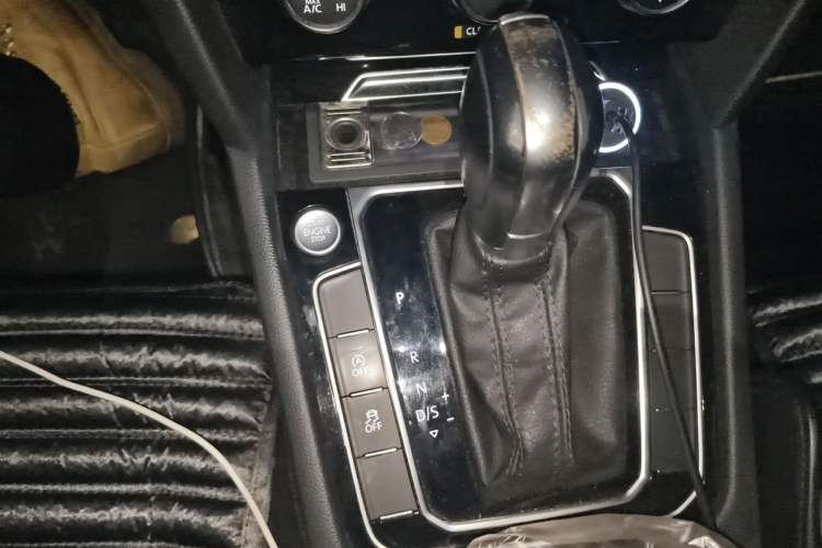 Used Volkswagen Magotan 2017 280TSI DSG Leading Edition Gear Lever