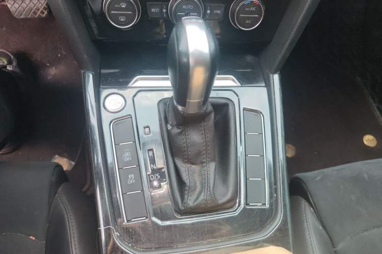 Used Volkswagen Magotan 2017 330TSI DSG Luxury Model Gear Lever