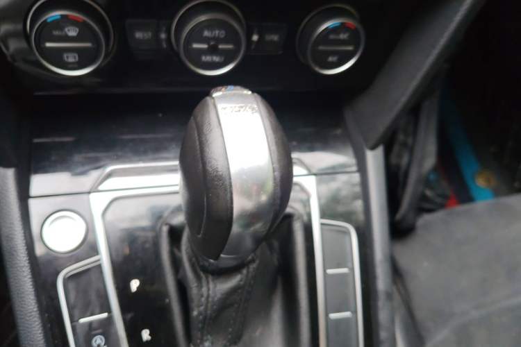 Used Volkswagen Magotan 2017 330TSI DSG Luxury Model Gear Lever