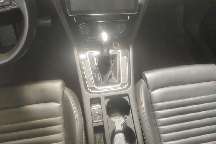 Used Volkswagen Magotan 2017 330TSI DSG Leading Model Gear Lever