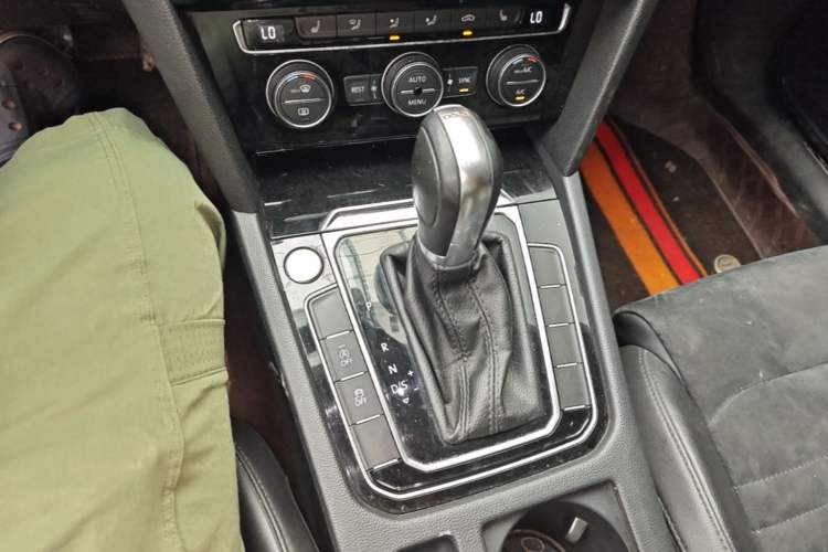 Used Volkswagen Magotan 2017 330TSI DSG Luxury Model Gear Lever