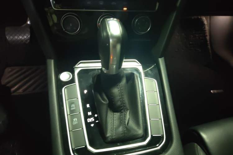 Used Volkswagen Magotan 2017 330TSI DSG Leading Model Gear Lever
