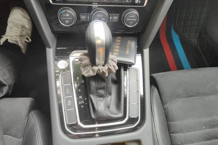 Used Volkswagen Magotan 2017 380TSI DSG Prestige Edition Gear Lever