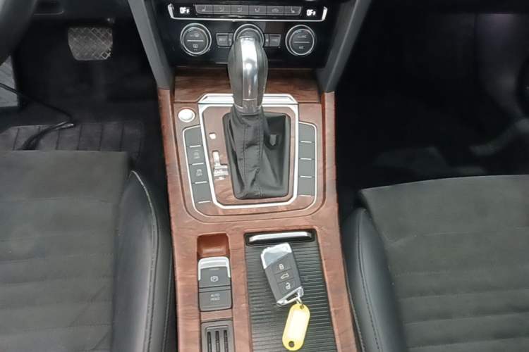 Used Volkswagen Magotan 2017 330TSI DSG Luxury Model Gear Lever