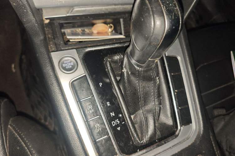 Used Volkswagen Magotan 2017 280TSI DSG Comfort Model Gear Lever
