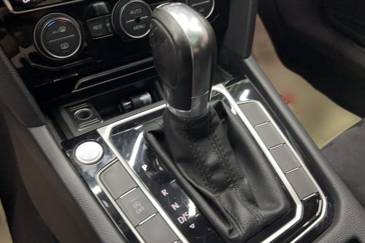Used Volkswagen Magotan 2017 380TSI DSG Luxury Model Gear Lever