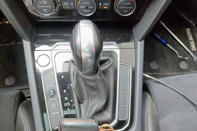 Used Volkswagen Magotan 2017 380TSI DSG Prestige Edition Gear Lever
