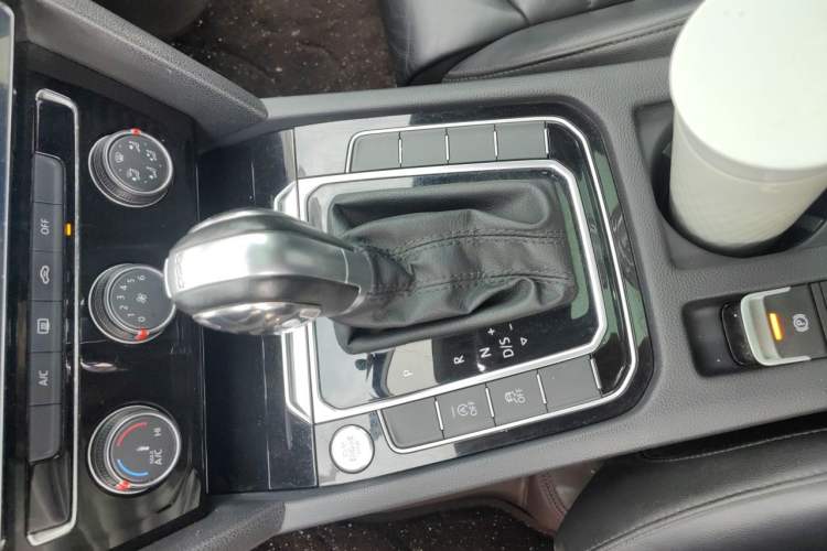 Used Volkswagen Magotan 2017 280TSI DSG Leading Edition Gear Lever