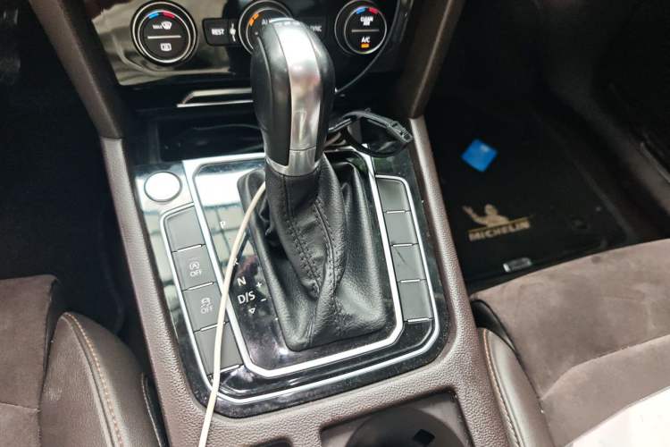 Used Volkswagen Magotan 2017 380TSI DSG Luxury Model Gear Lever