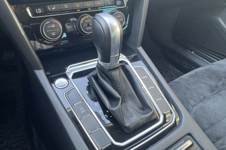 Used Volkswagen Magotan 2017 380TSI DSG Prestige Edition Gear Lever