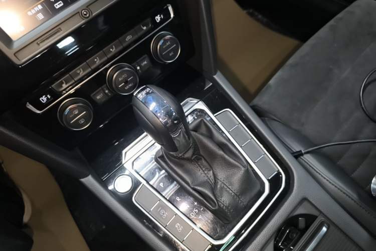 Used Volkswagen Magotan 2017 330TSI DSG Luxury Model Gear Lever