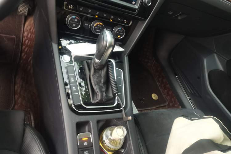 Used Volkswagen Magotan 2017 330TSI DSG Luxury Model Gear Lever