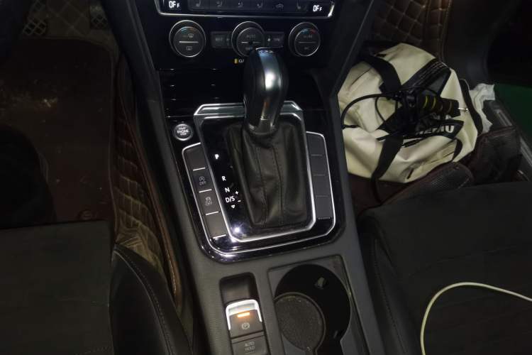 Used Volkswagen Magotan 2017 330TSI DSG Luxury Model Gear Lever