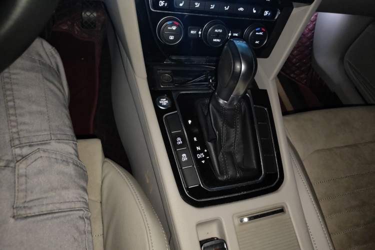 Used Volkswagen Magotan 2017 330TSI DSG Luxury Model Gear Lever