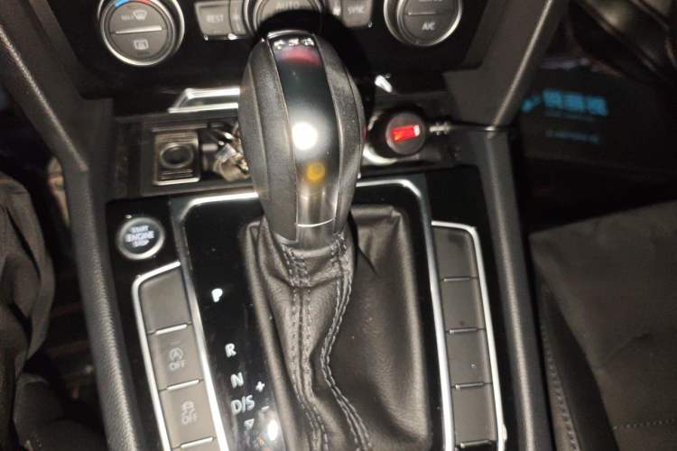 Used Volkswagen Magotan 2017 330TSI DSG Luxury Model Gear Lever