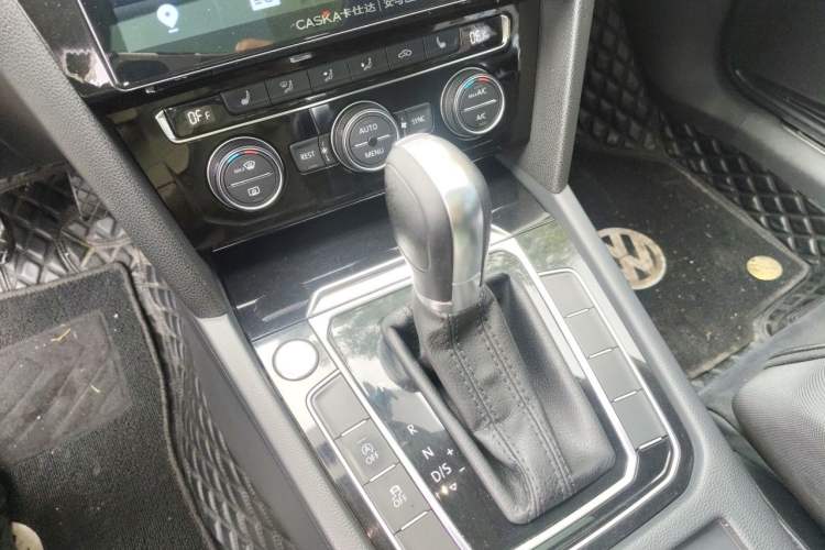 Used Volkswagen Magotan 2017 330TSI DSG Luxury Model Gear Lever