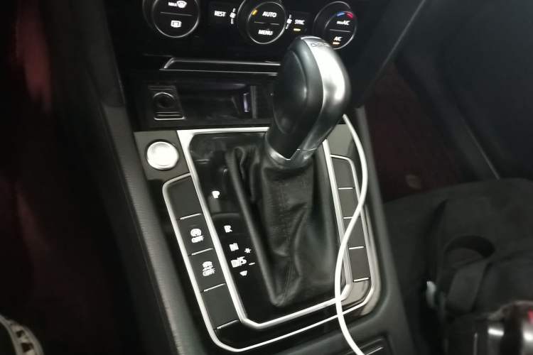 Used Volkswagen Magotan 2017 330TSI DSG Luxury Model Gear Lever