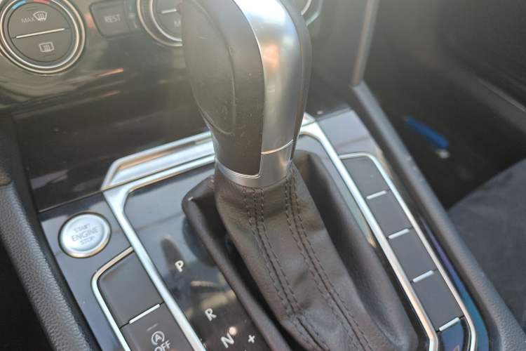 Used Volkswagen Magotan 2017 330TSI DSG Luxury Model Gear Lever