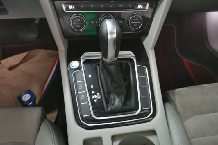 Used Volkswagen Magotan 2017 330TSI DSG Luxury Model Gear Lever