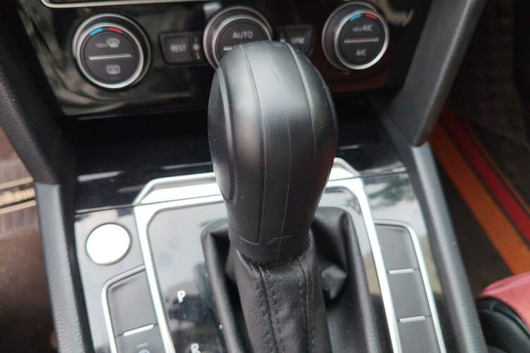 Used Volkswagen Magotan 2017 330TSI DSG Luxury Model Gear Lever