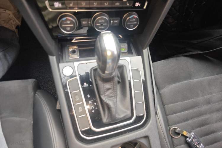 Used Volkswagen Magotan 2017 330TSI DSG Luxury Model Gear Lever