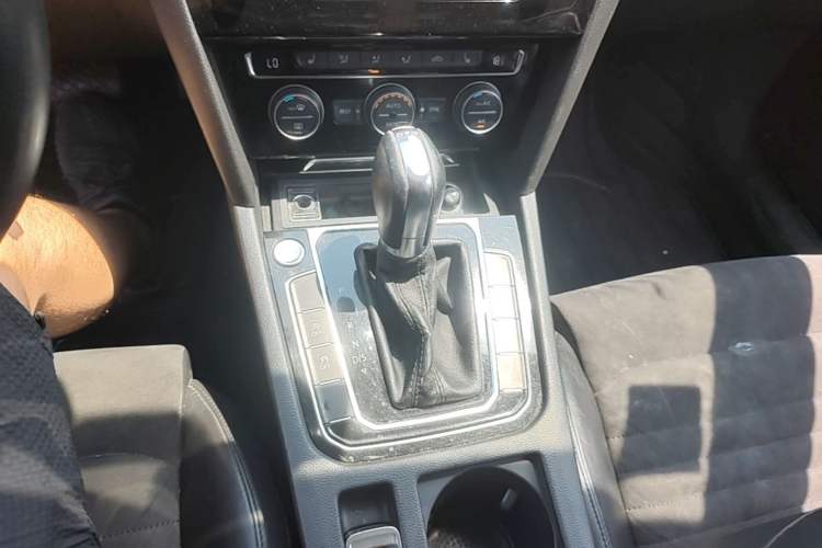 Used Volkswagen Magotan 2017 380TSI DSG Luxury Model Gear Lever