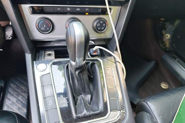 Used Volkswagen Magotan 2017 280TSI DSG Comfort Model Gear Lever