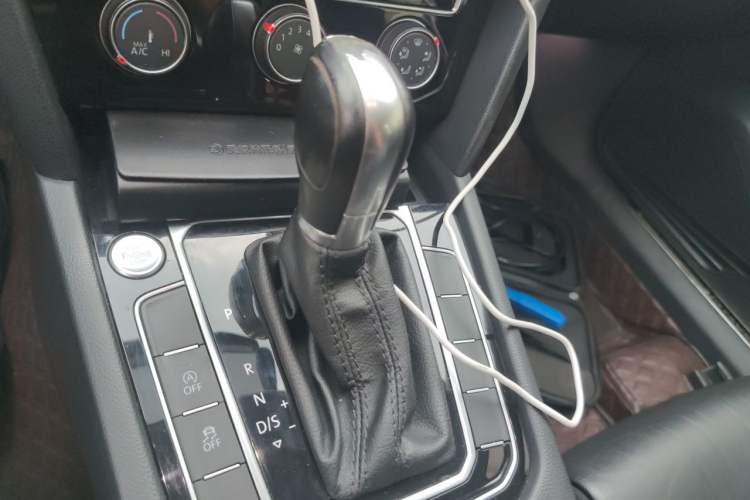 Used Volkswagen Magotan 2017 280TSI DSG Leading Edition Gear Lever