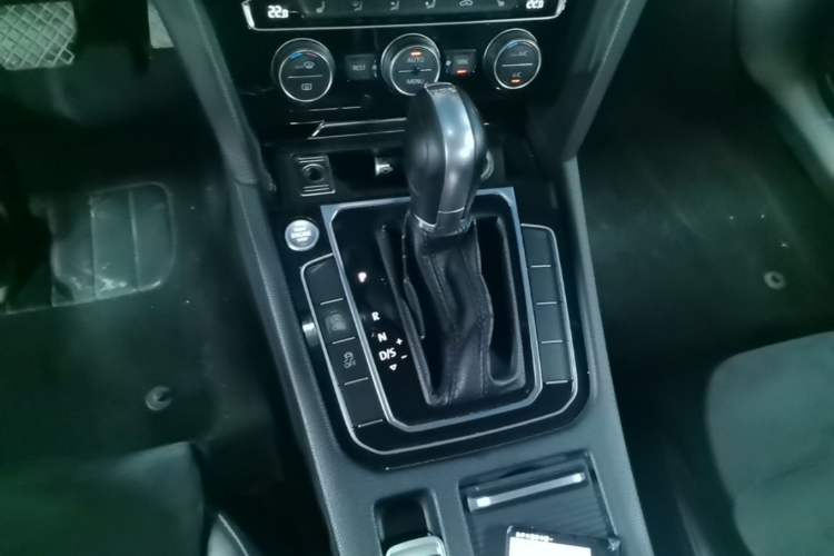 Used Volkswagen Magotan 2017 330TSI DSG Luxury Model Gear Lever