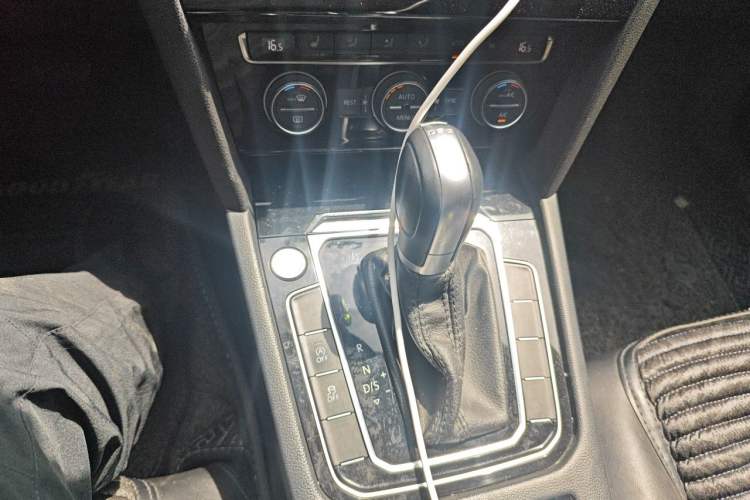 Used Volkswagen Magotan 2017 330TSI DSG Luxury Model Gear Lever