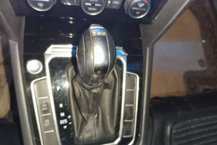 Used Volkswagen Magotan 2017 330TSI DSG Luxury Model Gear Lever