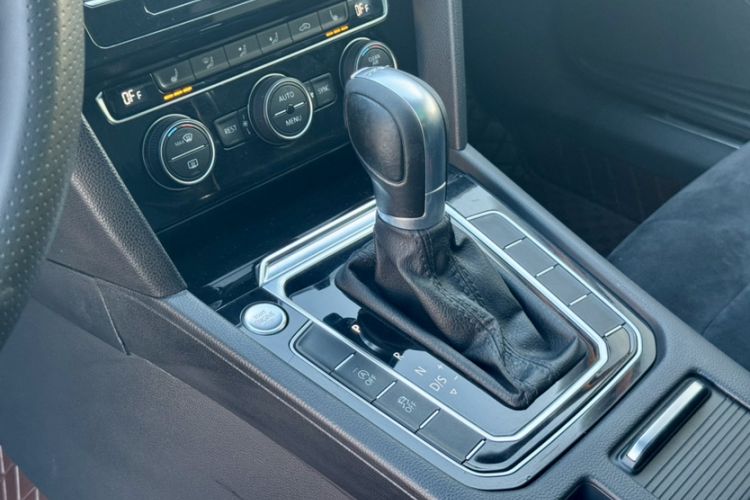 Used Volkswagen Magotan 2017 330TSI DSG Luxury Model Gear Lever