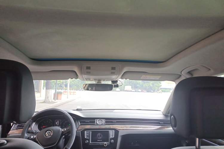 Used Volkswagen Magotan 2017 330TSI DSG Luxury Model Headliner