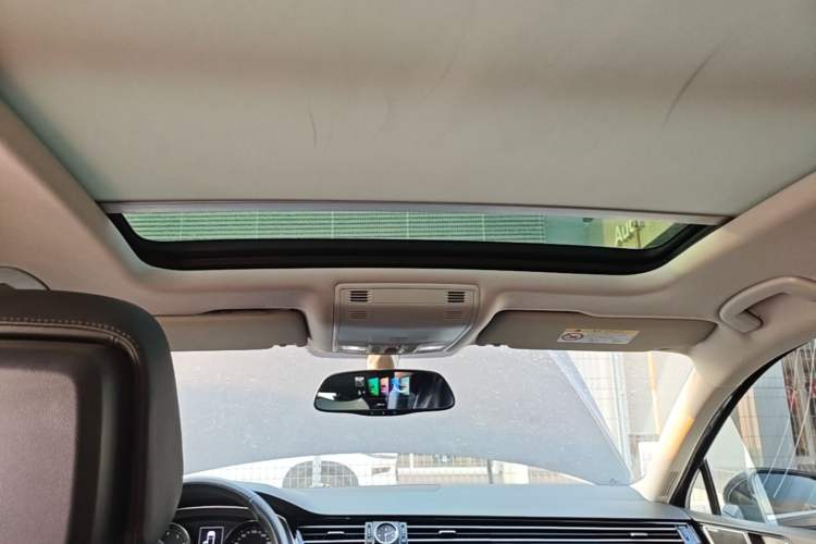 Used Volkswagen Magotan 2017 330TSI DSG Luxury Model Headliner