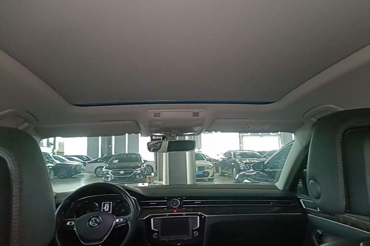 Used Volkswagen Magotan 2017 330TSI DSG Luxury Model Headliner
