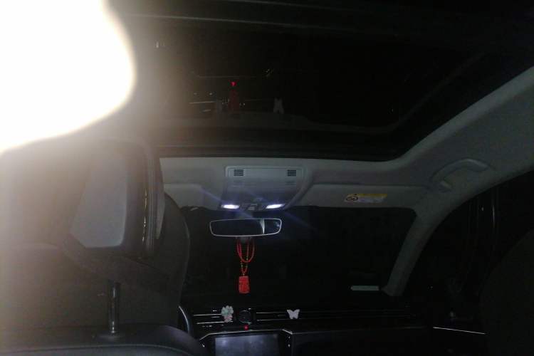 Used Volkswagen Magotan 2017 330TSI DSG Luxury Model Headliner