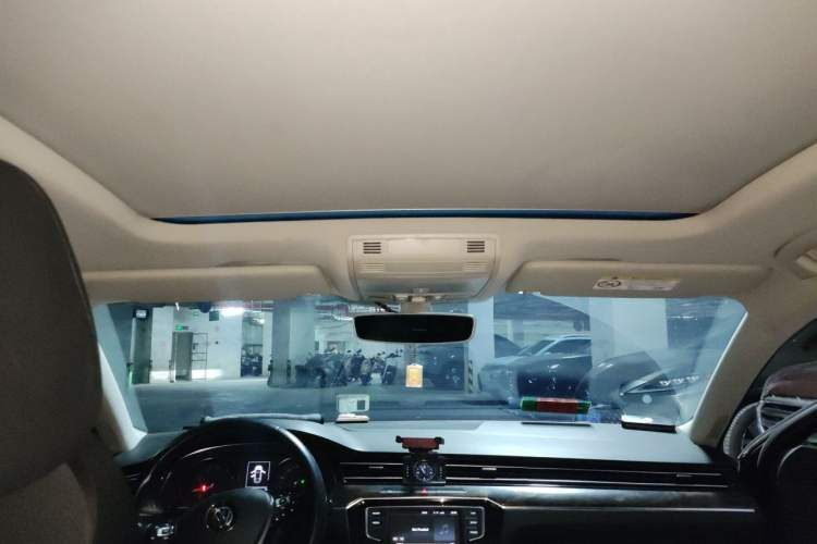 Used Volkswagen Magotan 2017 330TSI DSG Luxury Model Headliner