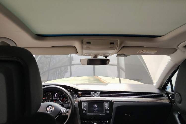Used Volkswagen Magotan 2017 330TSI DSG Luxury Model Headliner