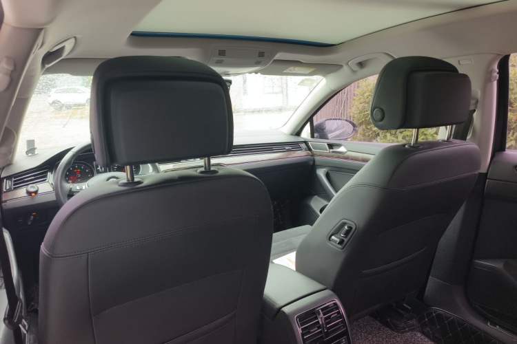 Used Volkswagen Magotan 2017 330TSI DSG Luxury Model Headliner