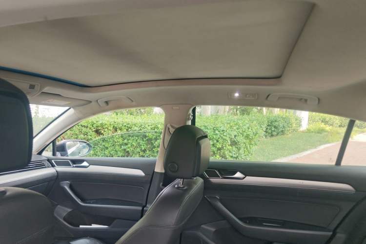 Used Volkswagen Magotan 2017 330TSI DSG Leading Model Headliner
