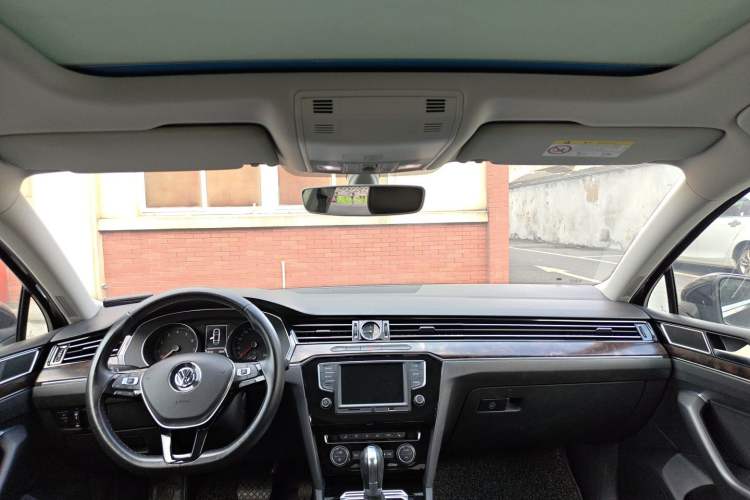 Used Volkswagen Magotan 2017 330TSI DSG Luxury Model Headliner