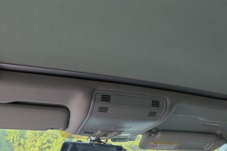 Used Volkswagen Magotan 2017 330TSI DSG Luxury Model Headliner