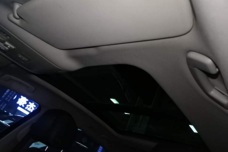 Used Volkswagen Magotan 2017 330TSI DSG Luxury Model Headliner