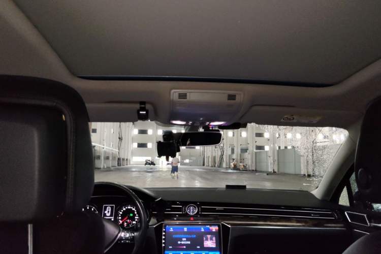 Used Volkswagen Magotan 2017 330TSI DSG Luxury Model Headliner