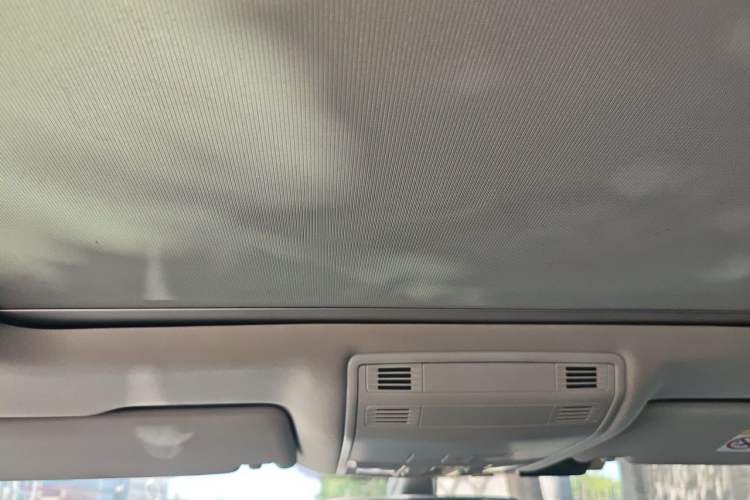 Used Volkswagen Magotan 2017 330TSI DSG Luxury Model Headliner
