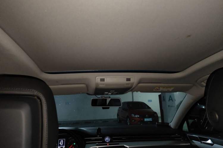 Used Volkswagen Magotan 2017 330TSI DSG Leading Model Headliner