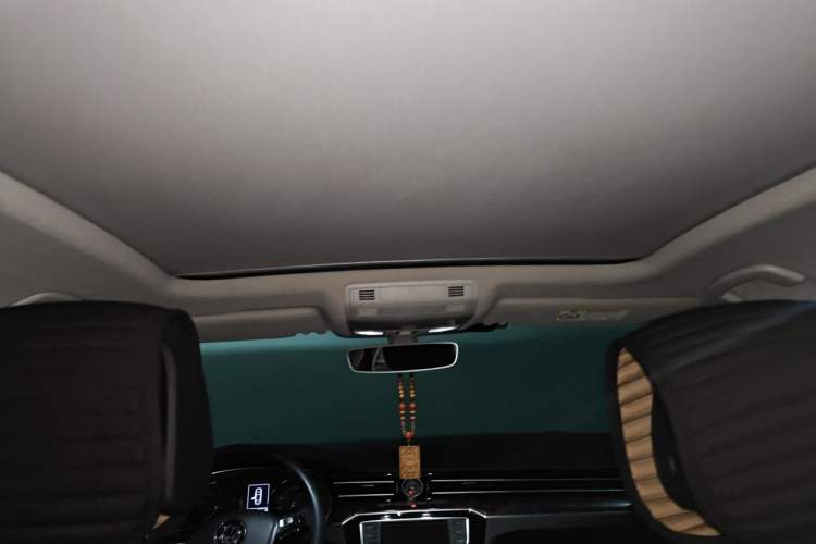 Used Volkswagen Magotan 2017 330TSI DSG Luxury Model Headliner