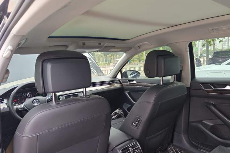 Used Volkswagen Magotan 2017 330TSI DSG Luxury Model Headliner